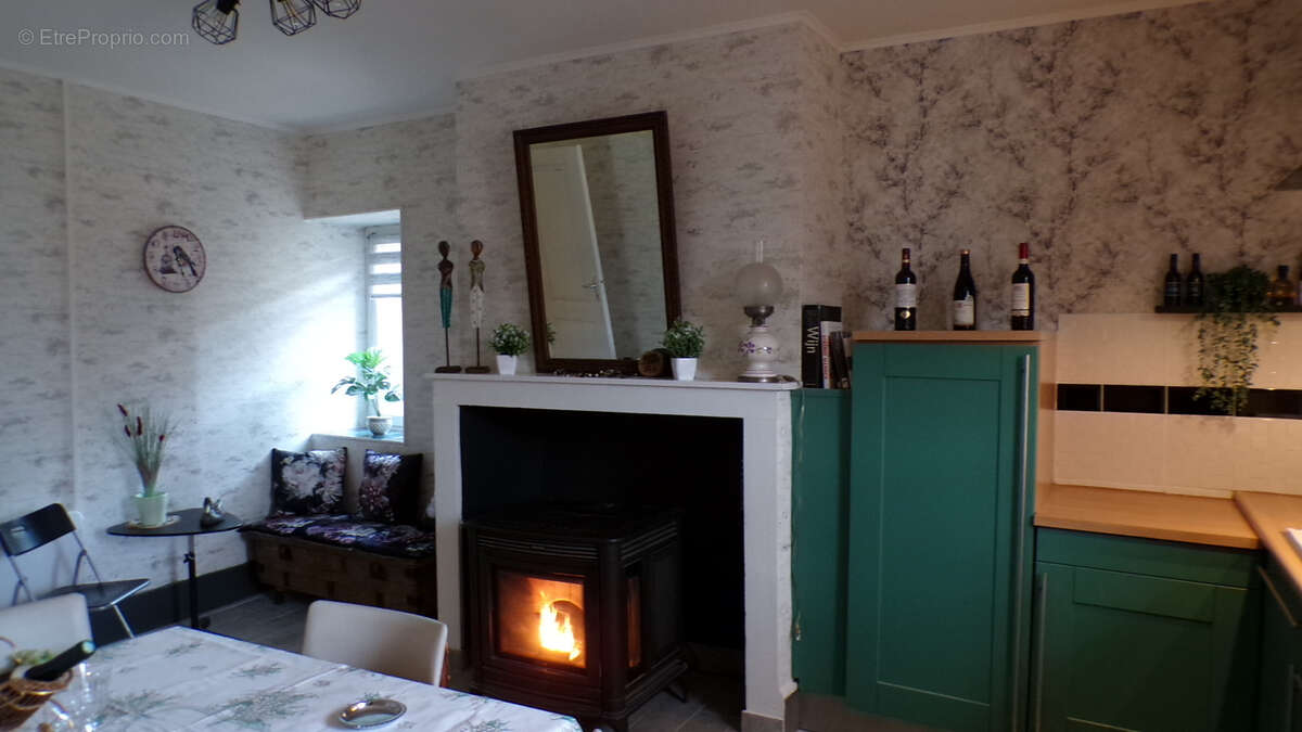 Ainay-le-Château   Maison de village avec deux appartements indépendants - photo 12
