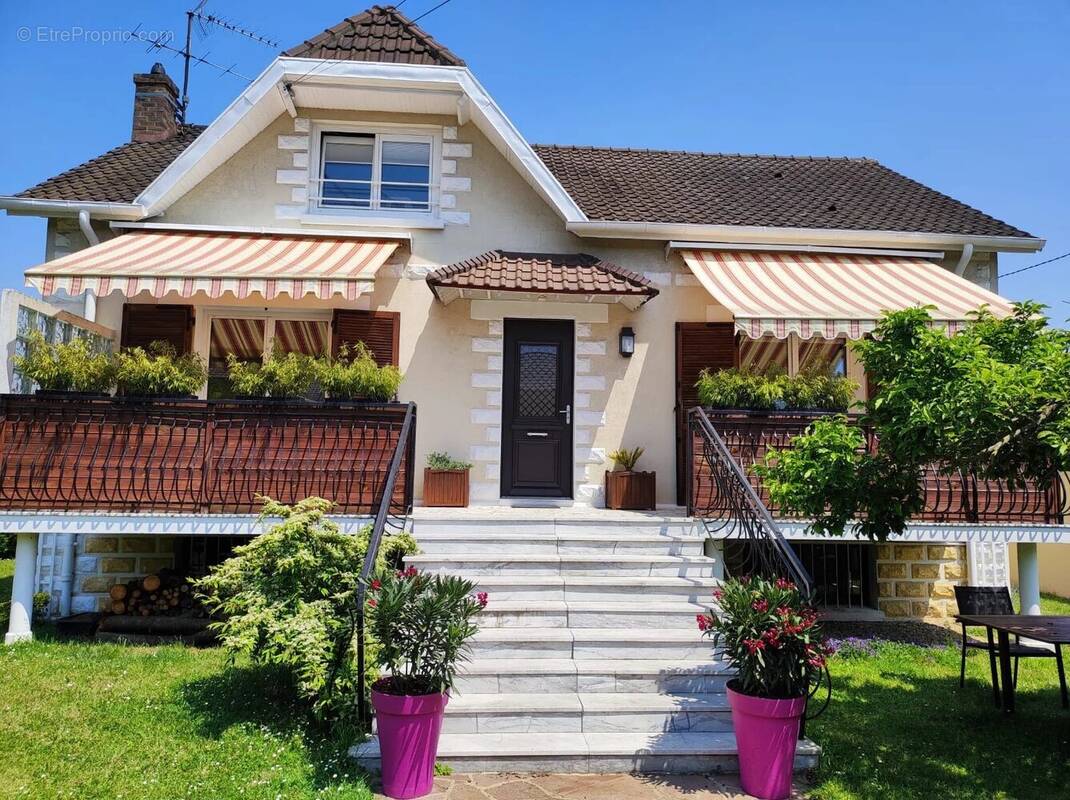 Maison à LES CLAYES-SOUS-BOIS