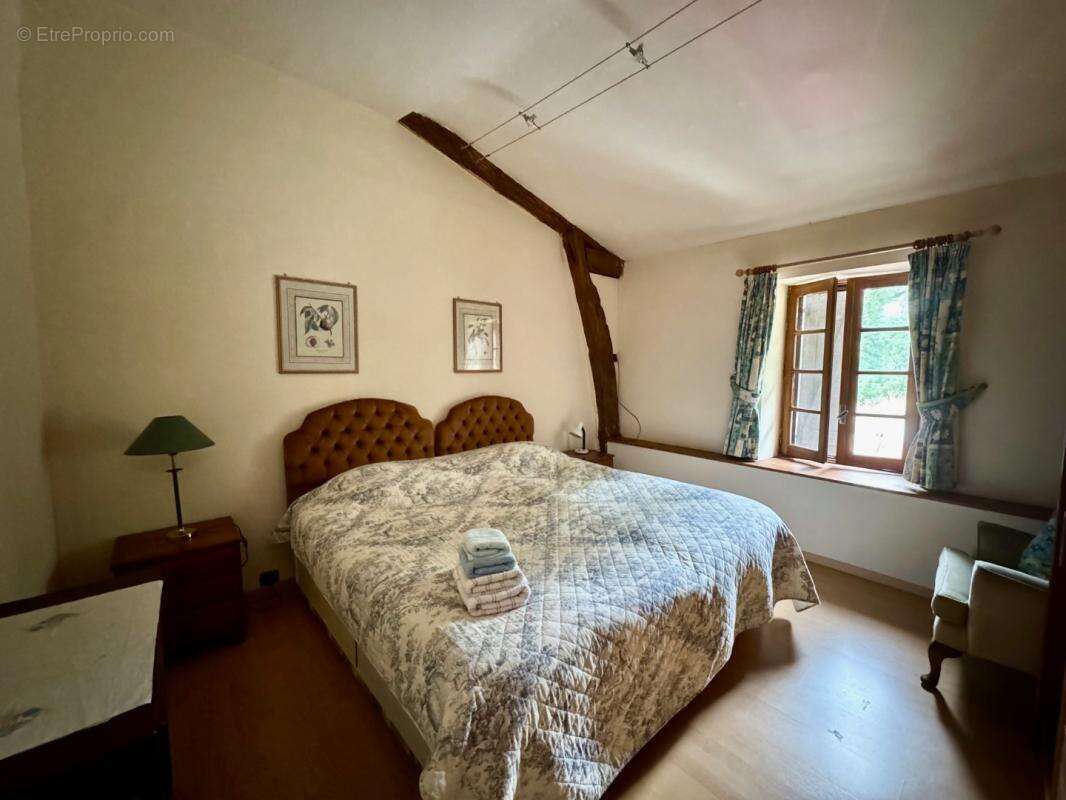 Maison 6 pièces / 159 m² / 315 000 EUR / SAINT-ANTONIN-DE-LACALM - photo 15