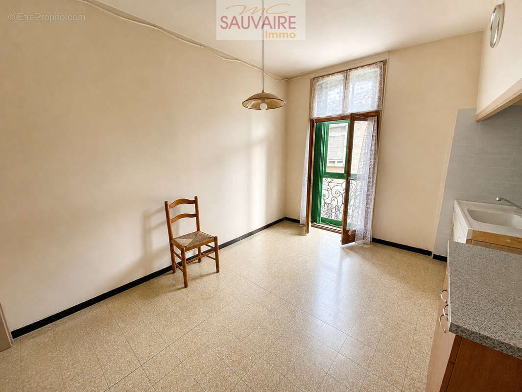Maison à SAINT-LAURENT-DE-LA-SALANQUE