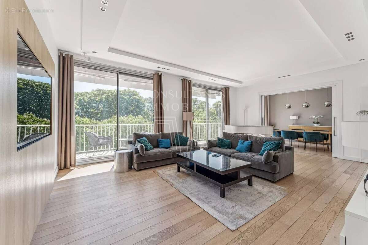 Appartement à NEUILLY-SUR-SEINE