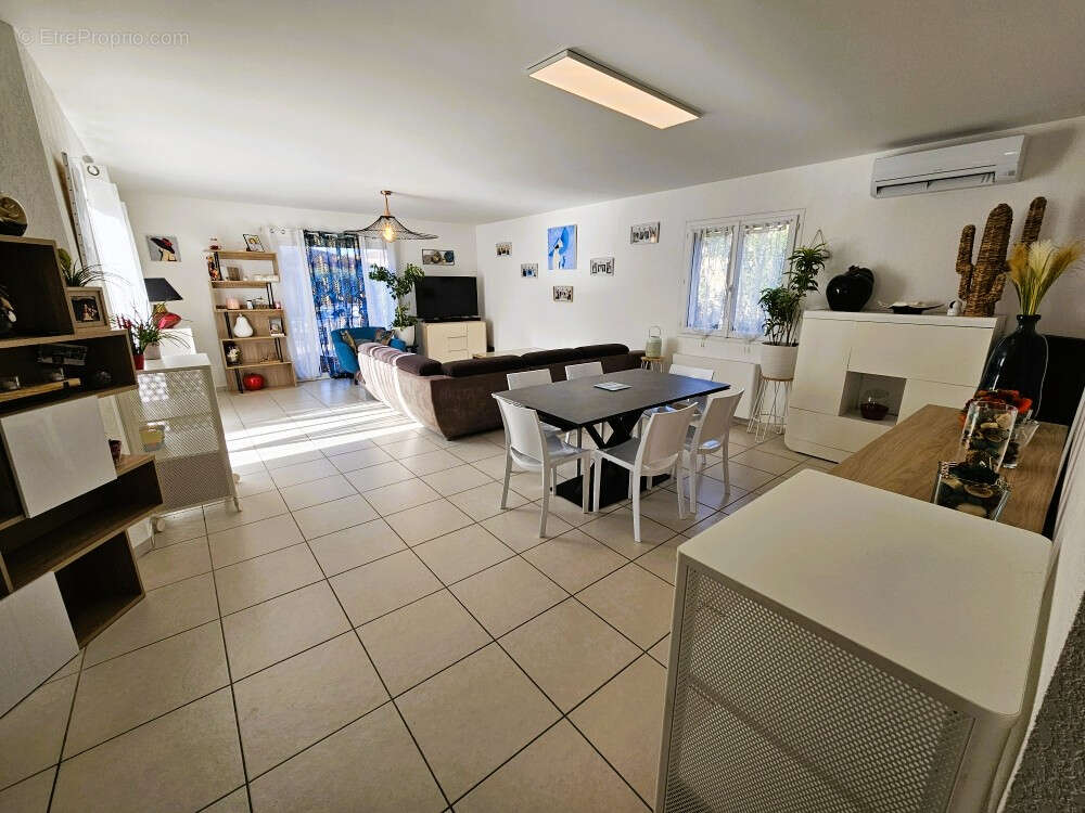 Maison à SAINT-LAURENT-DE-LA-SALANQUE