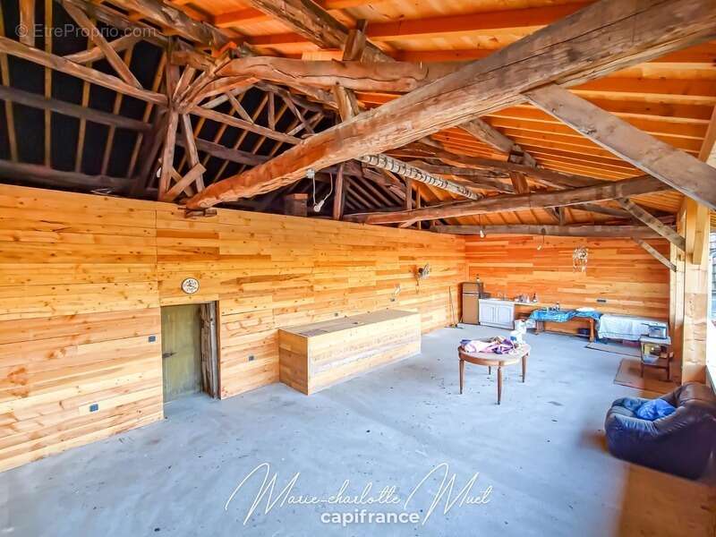 Maison à BAGE-LE-CHATEL