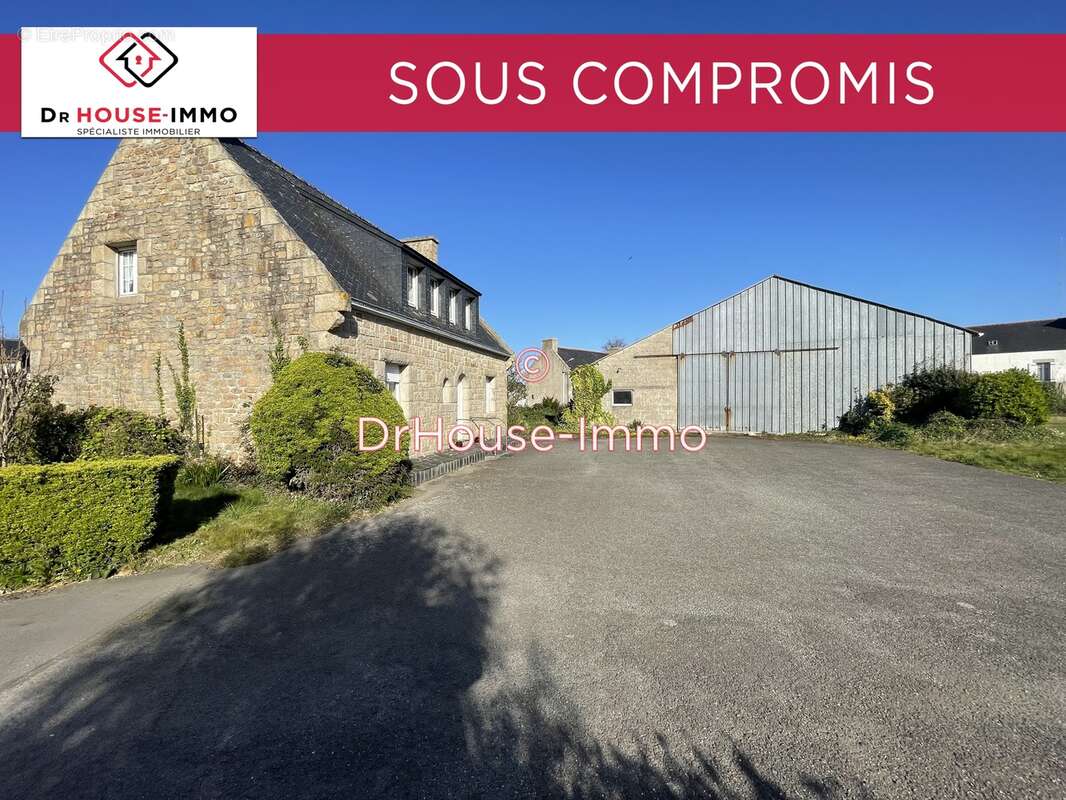 Maison à KERLOUAN