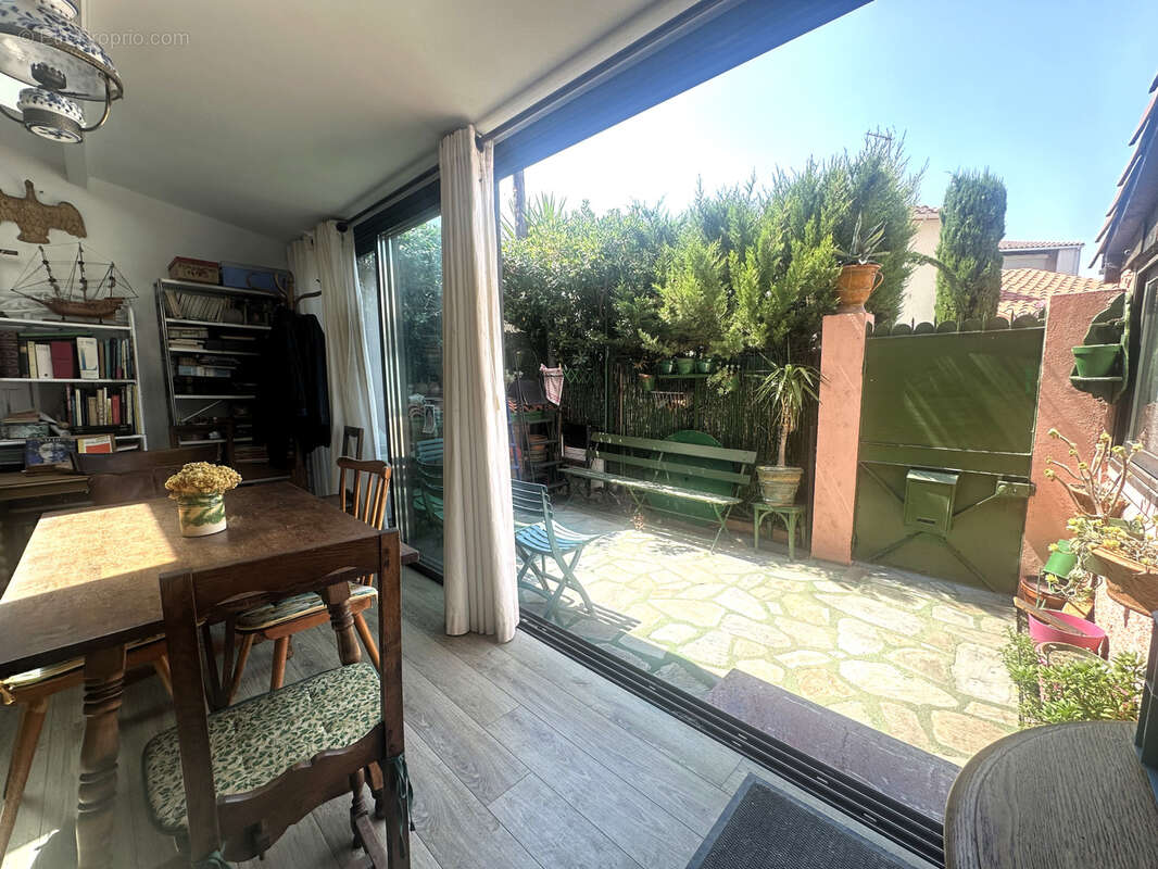 COLLIOURE Appartement RDC T3 avec Terrase et garage - photo 4