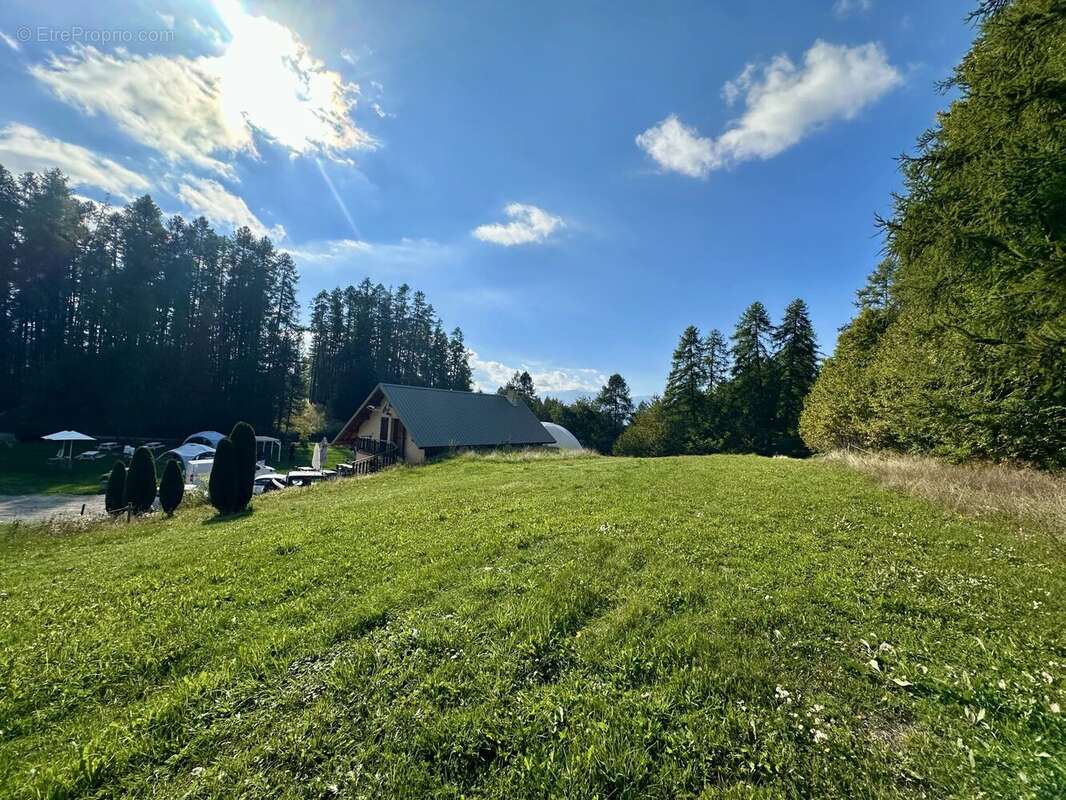 Commerce à SAINT-LEGER-LES-MELEZES