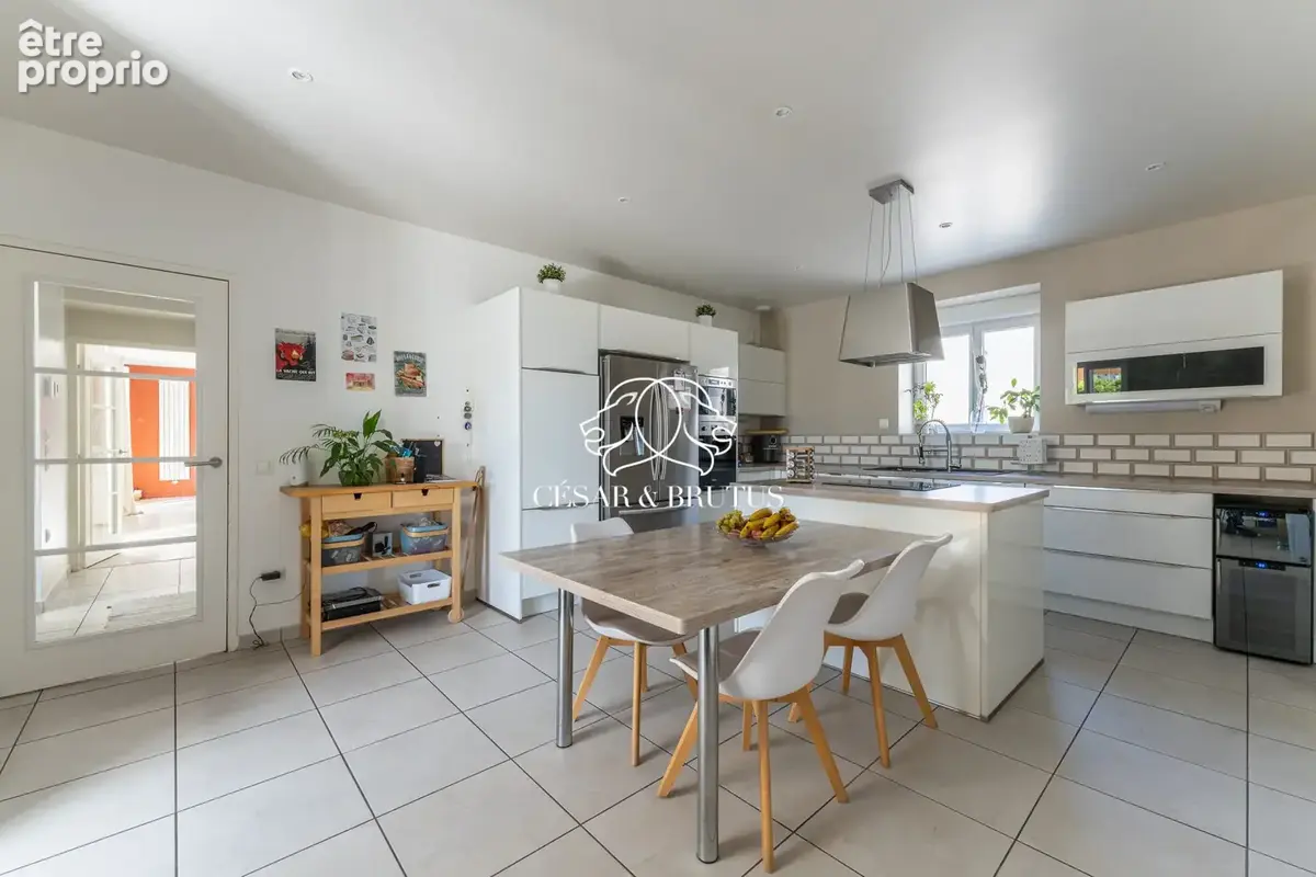 Maison 5 pièces 142 m² à vendre à Decines-Charpieu (69150) - photo 4
