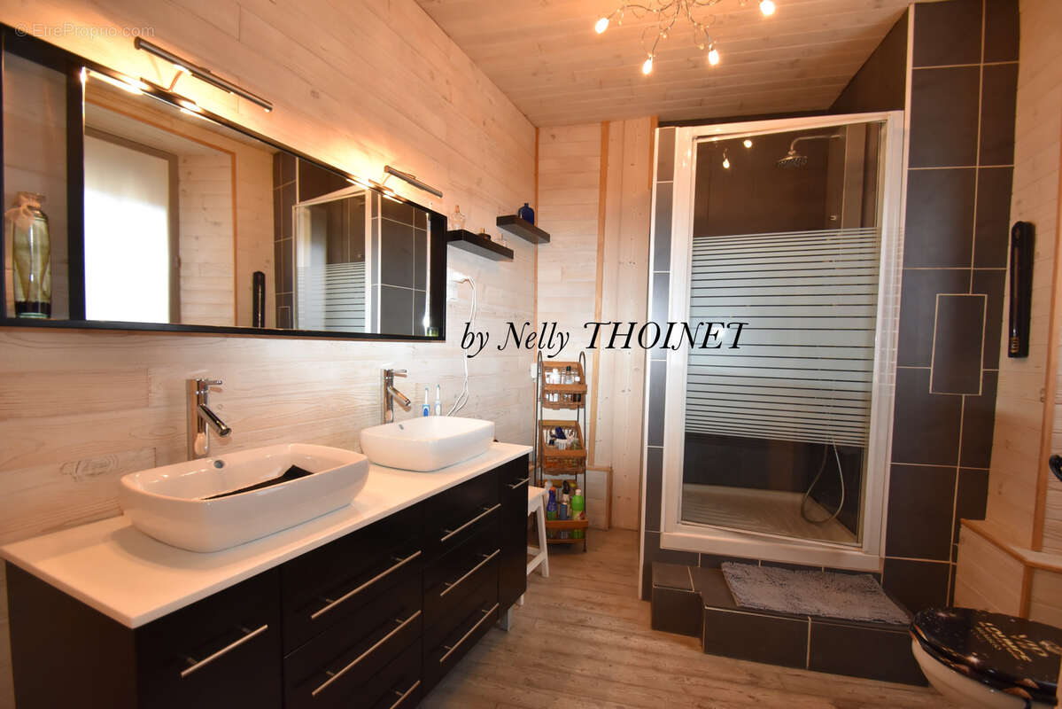 Maison à BESSE-ET-SAINT-ANASTAISE