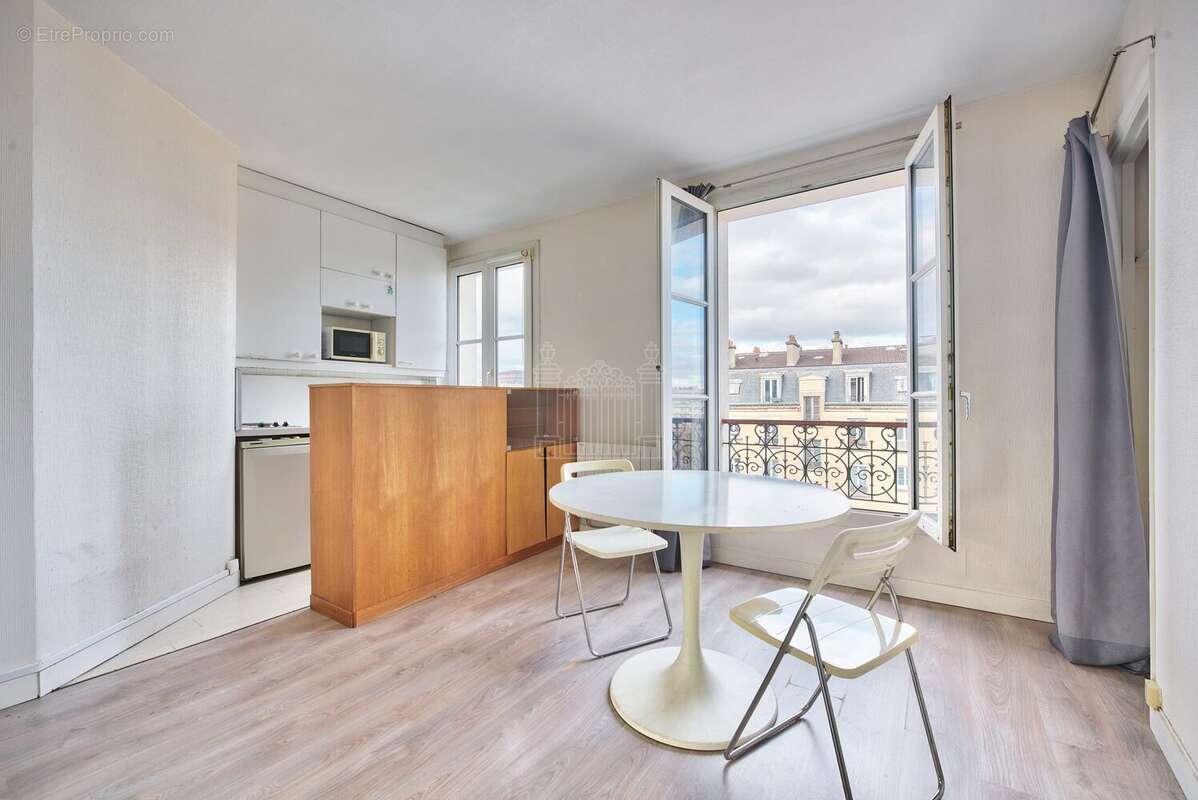 Appartement à PARIS-14E