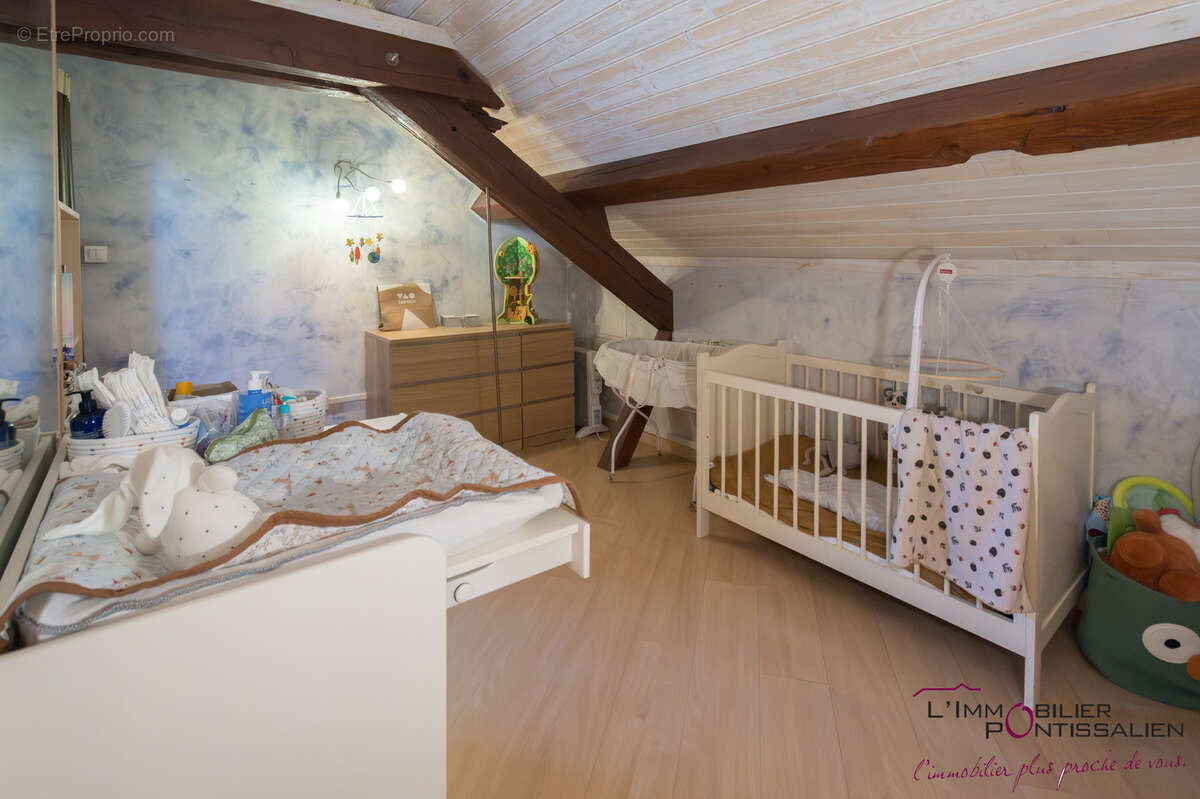 Pontarlier - centre ville : appartement atypique de type 2 avec cave - photo 19