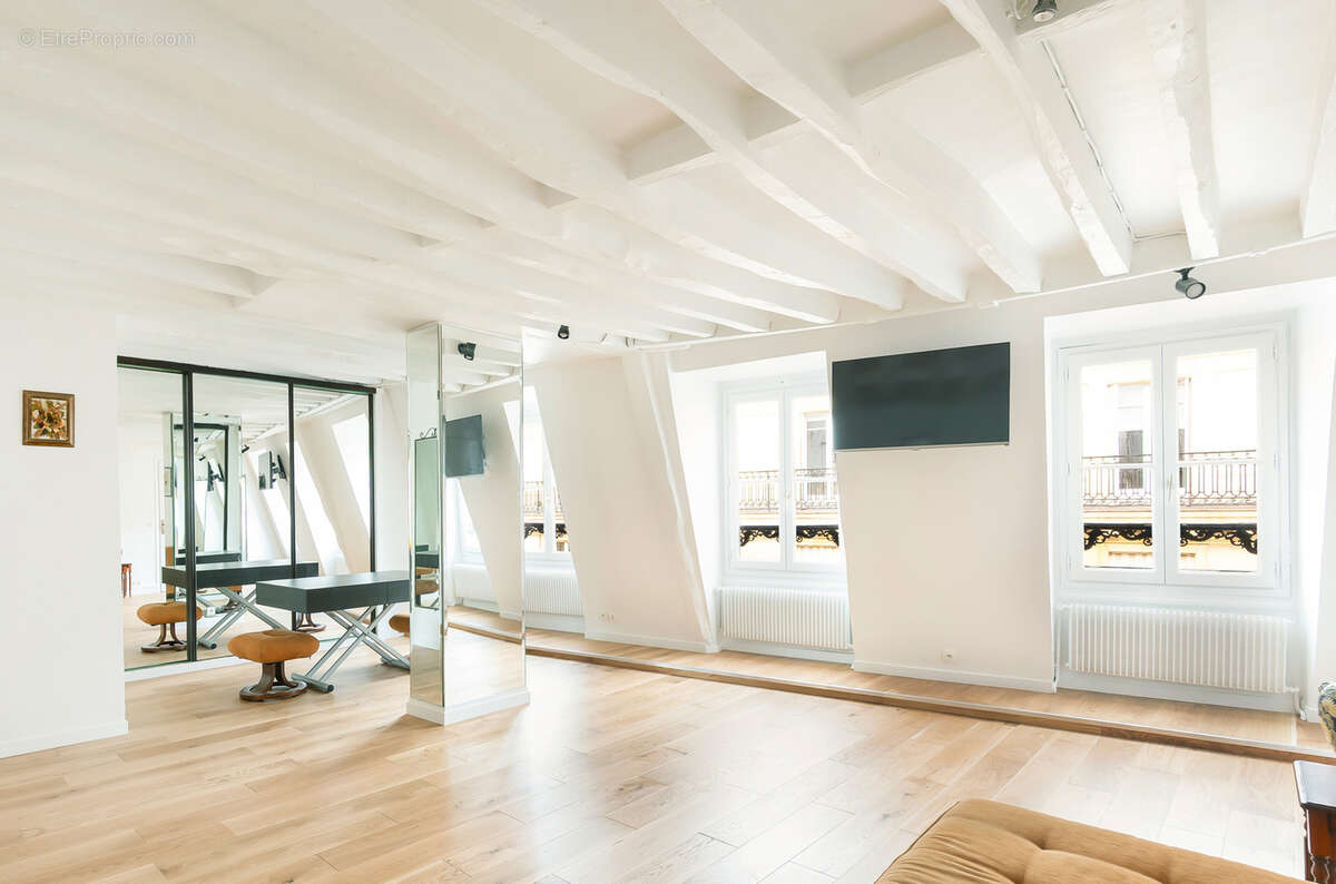 Appartement à PARIS-8E