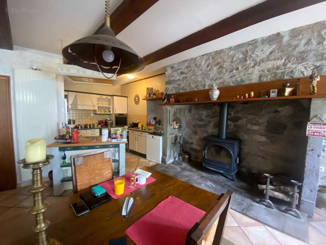 Maison 240 m² à Saint-Amandin  - photo 3