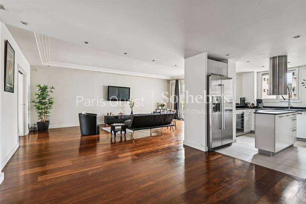 Appartement à NEUILLY-SUR-SEINE