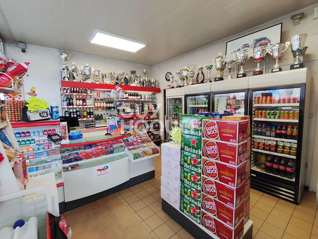 Commerce à SAVIGNEUX