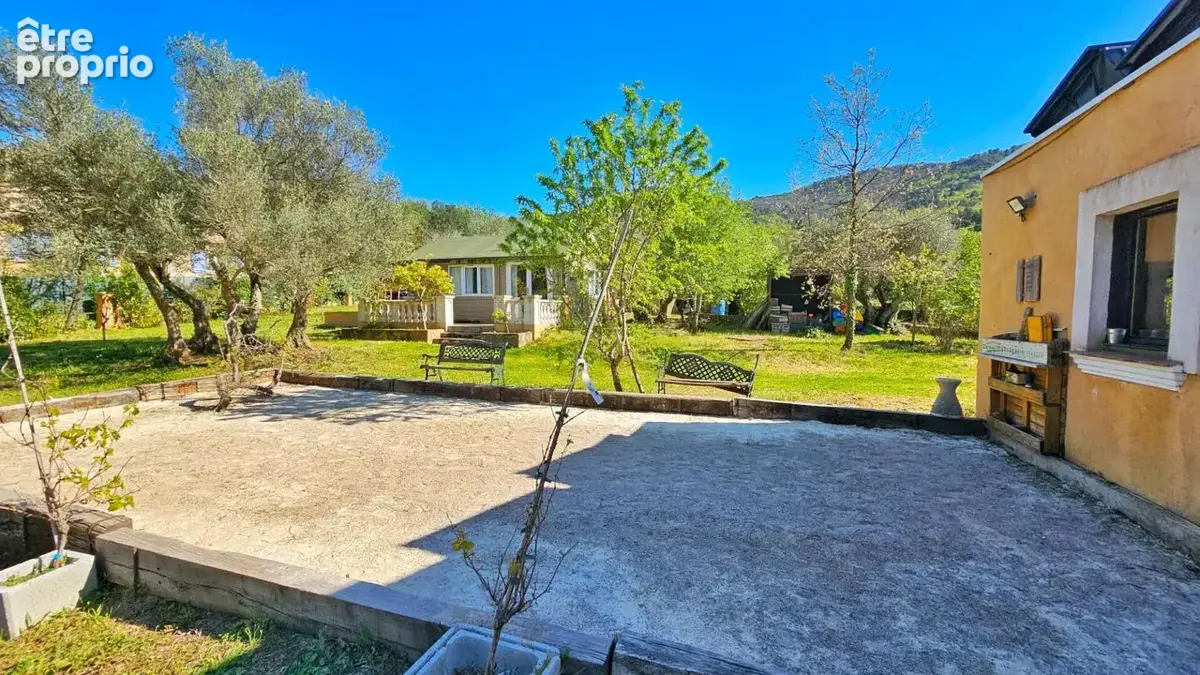 En EXCLUSIVITÉ sur GONFARON - Maison provençale de 152m² sur plus de 2000 m² Calme et cadre naturel privilégié - photo 7