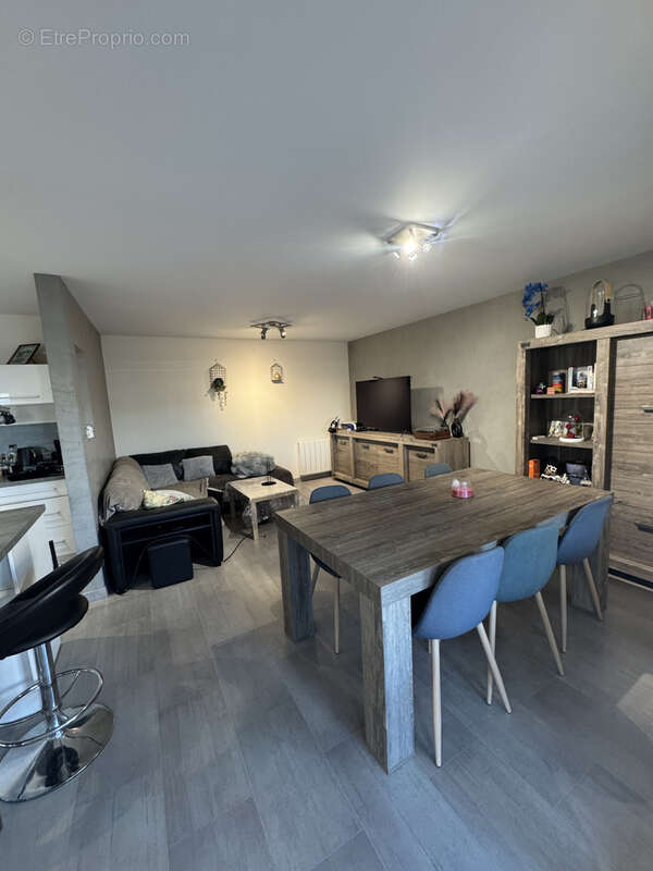 Appartement à VEAUCHE