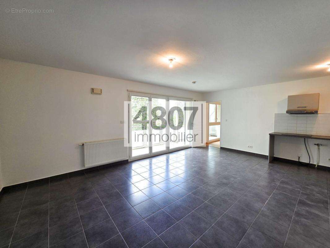 Appartement à ETREMBIERES
