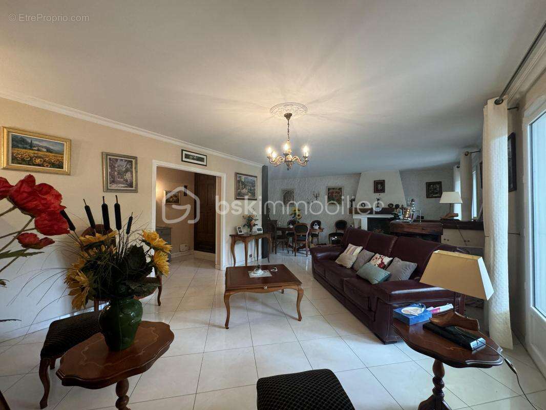 Maison à OZOUER-LE-VOULGIS