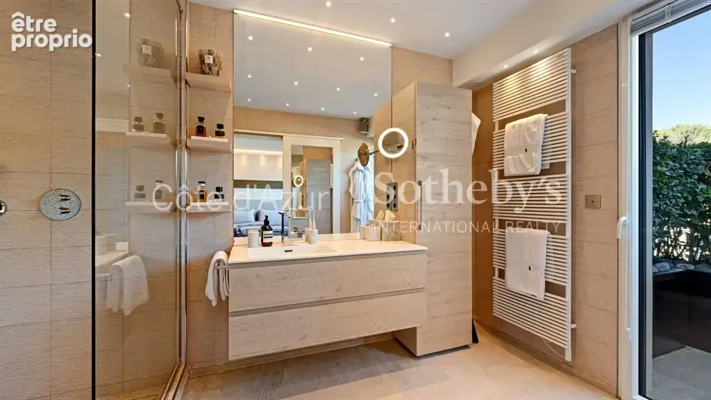 Saint Tropez, penthouse de 130 m² avec trois chambres et 40 m² de terrasses - photo 19