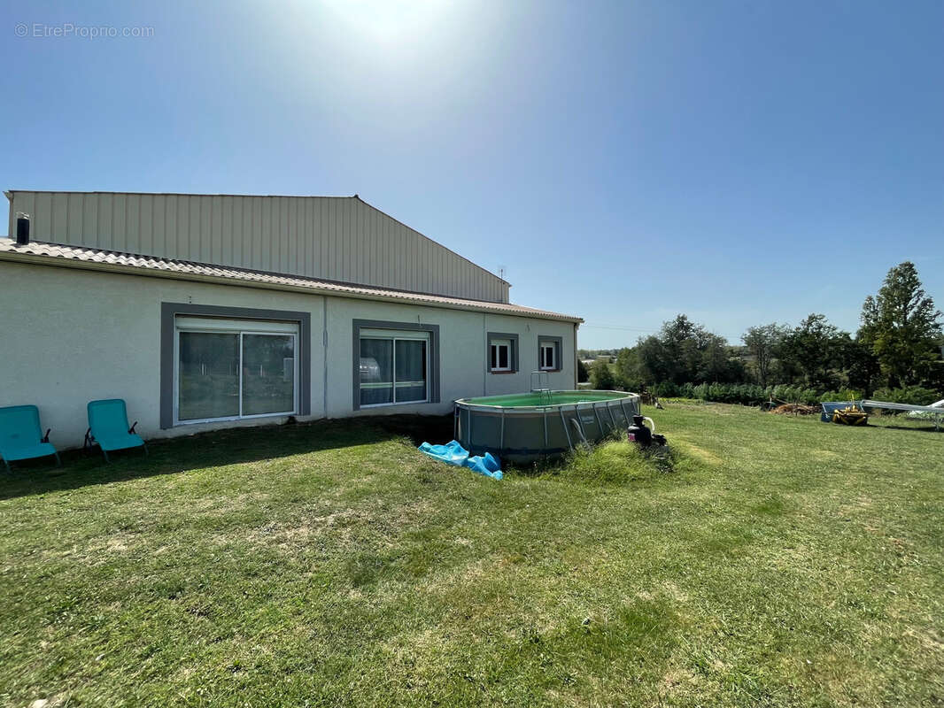 Commerce à SAINT-LYS