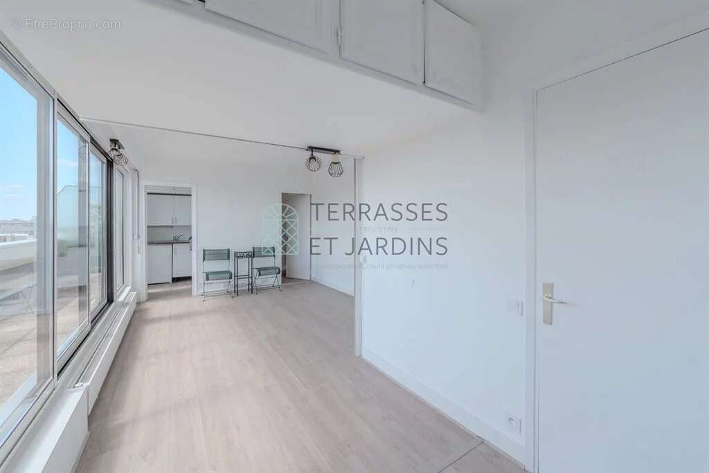 Appartement à PARIS-14E