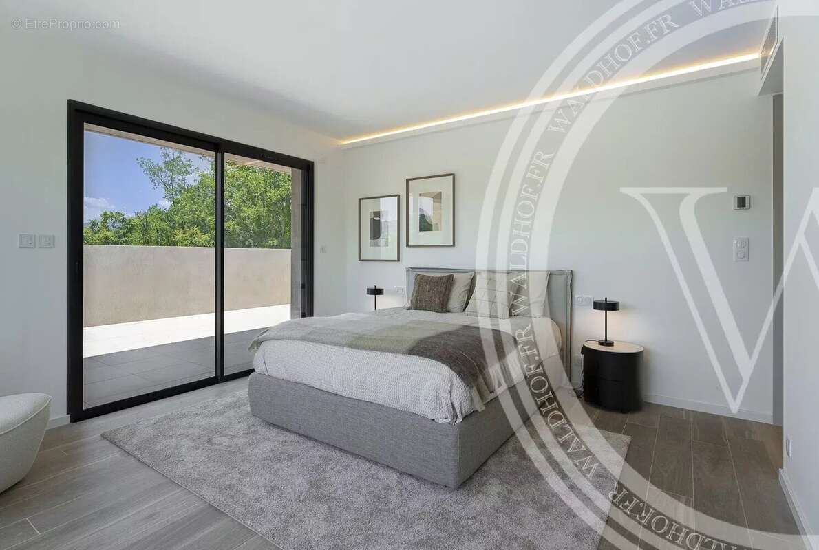 Maison à TOURRETTES