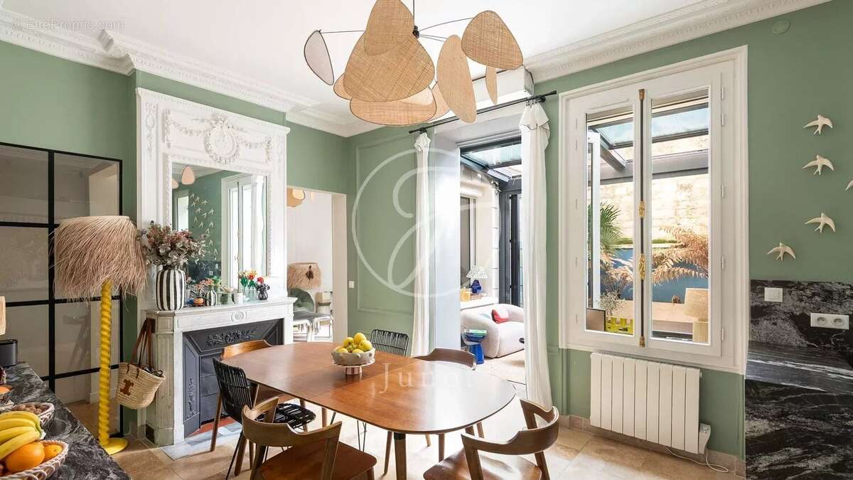 Appartement à PARIS-16E