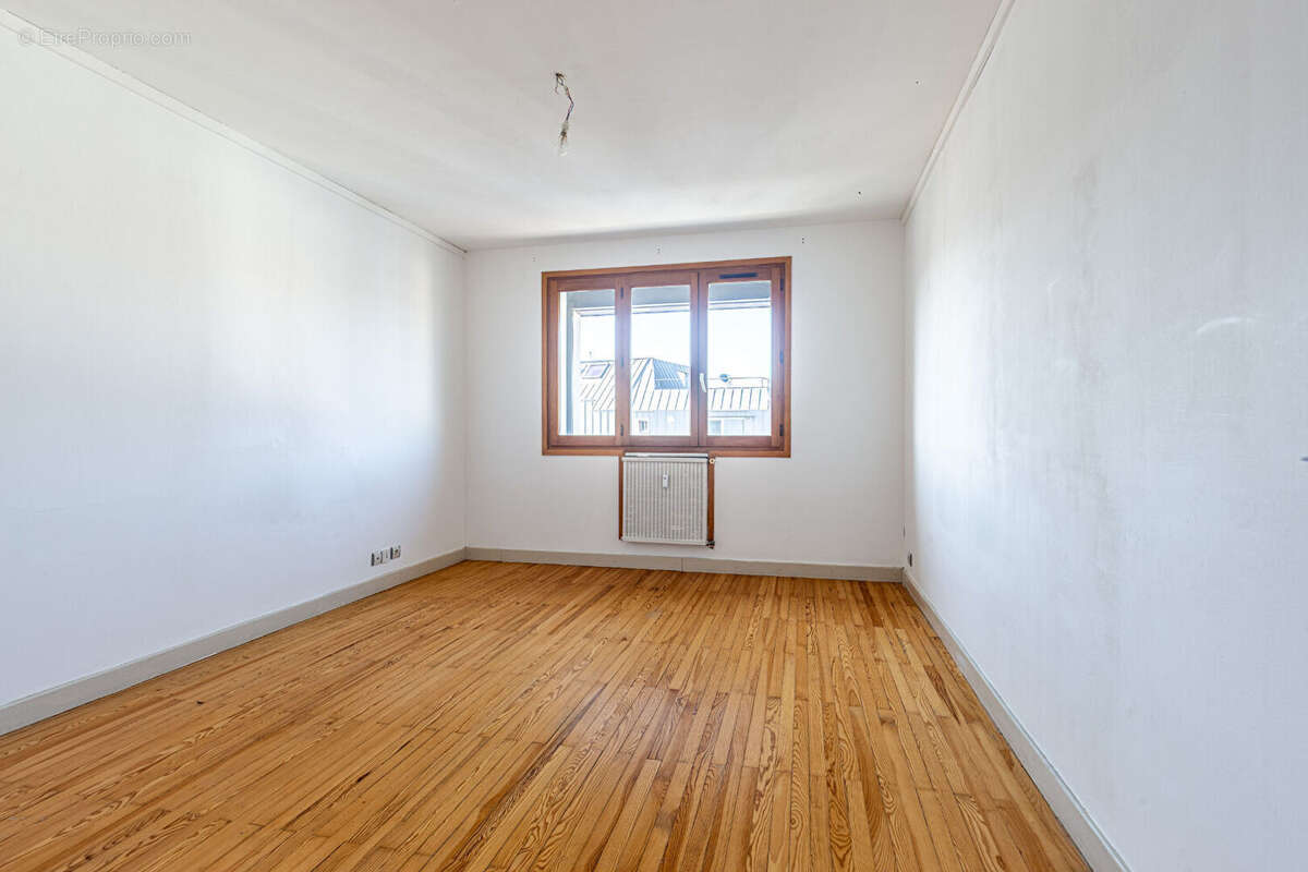Agence immobiliere laforet - exclusivite - "duranta" - annecy - appartement t3 de 59.24 m² - cave - grenier - renovation energet - photo 7