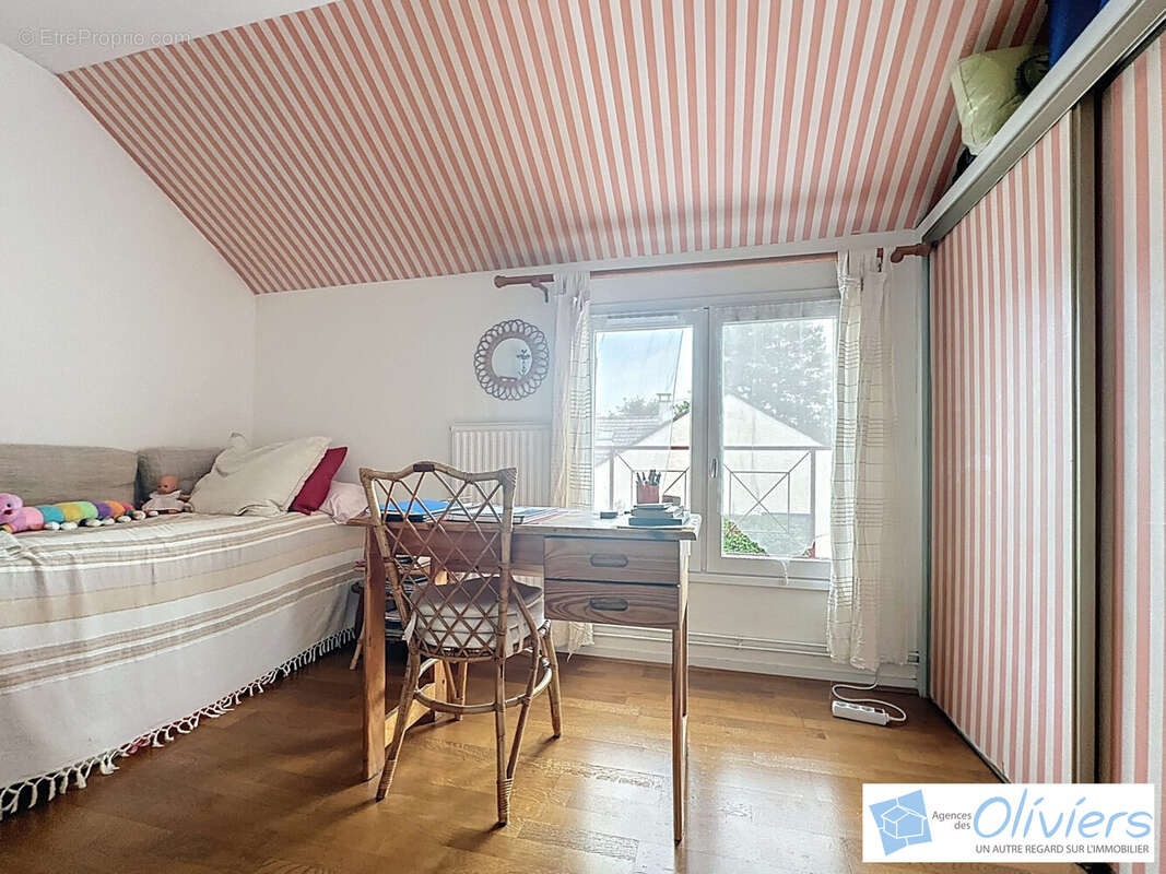 Maison à VOISINS-LE-BRETONNEUX