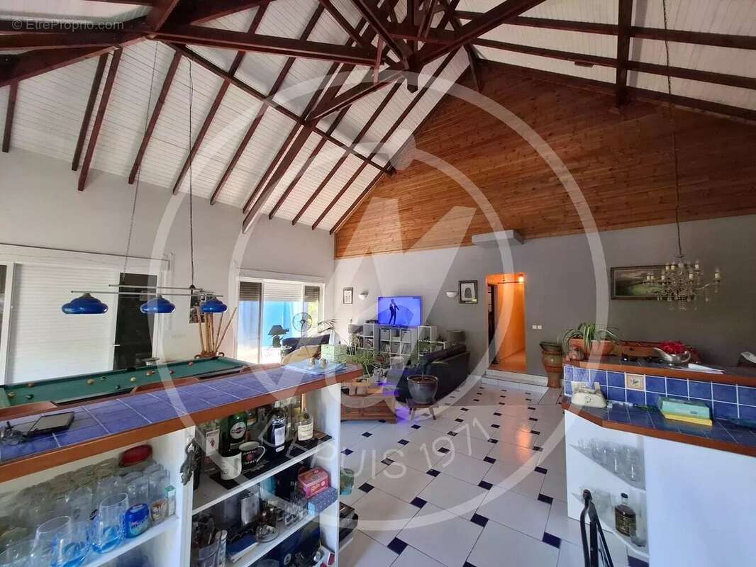 À vendre  1 029 000 € – Grande maison familiale & investissement locatif – Le Gosier - photo 4