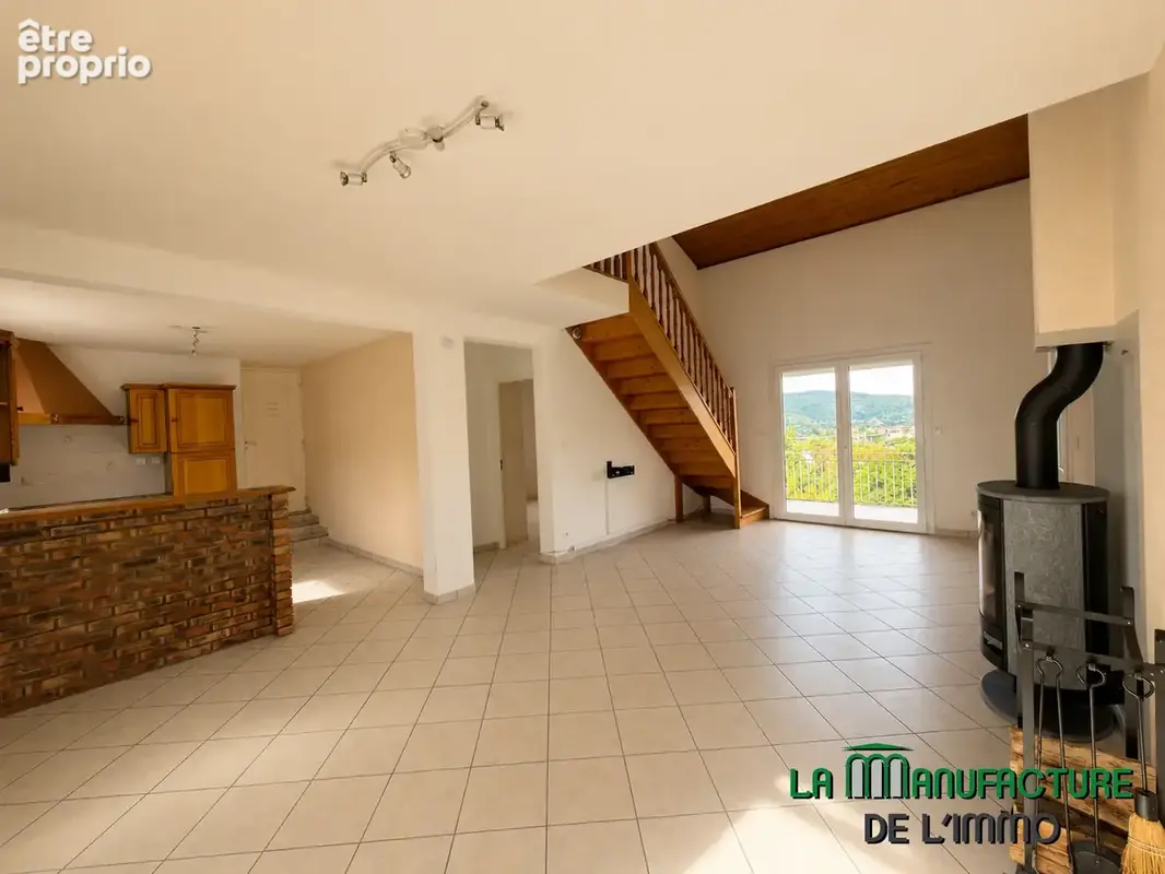 Maison de type F5/F6 avec piscine et belle vue sur terrain de 920 m2 / aurec-sur-Loire - photo 8