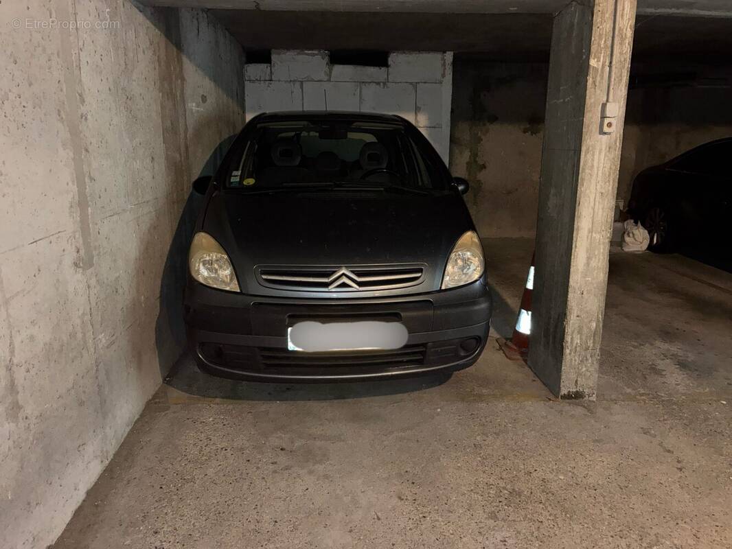 Parking à CLICHY