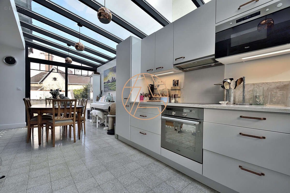 Maison à SAINT-MAUR-DES-FOSSES