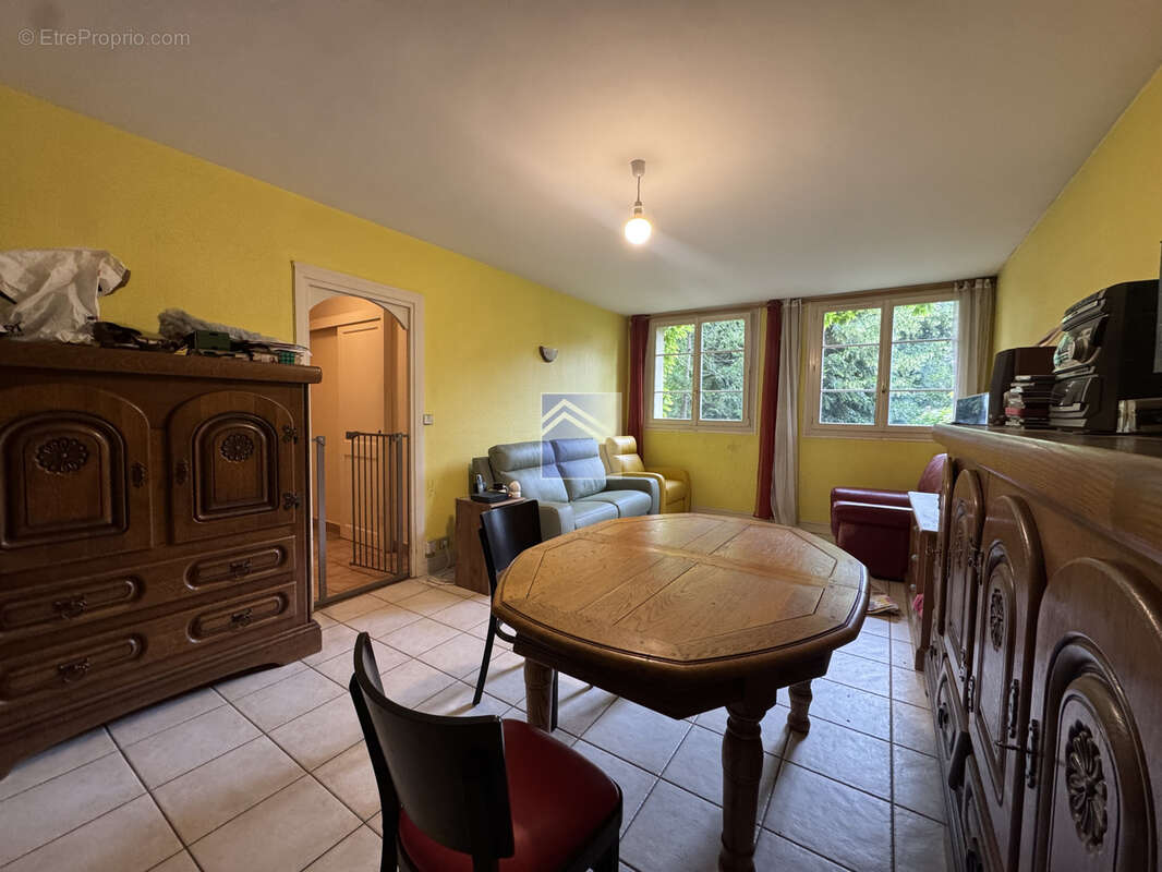 Appartement à COURBEVOIE