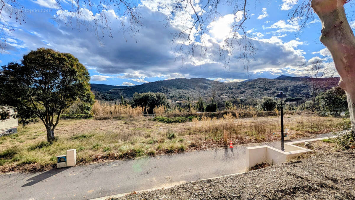 Terrain à LES CLUSES