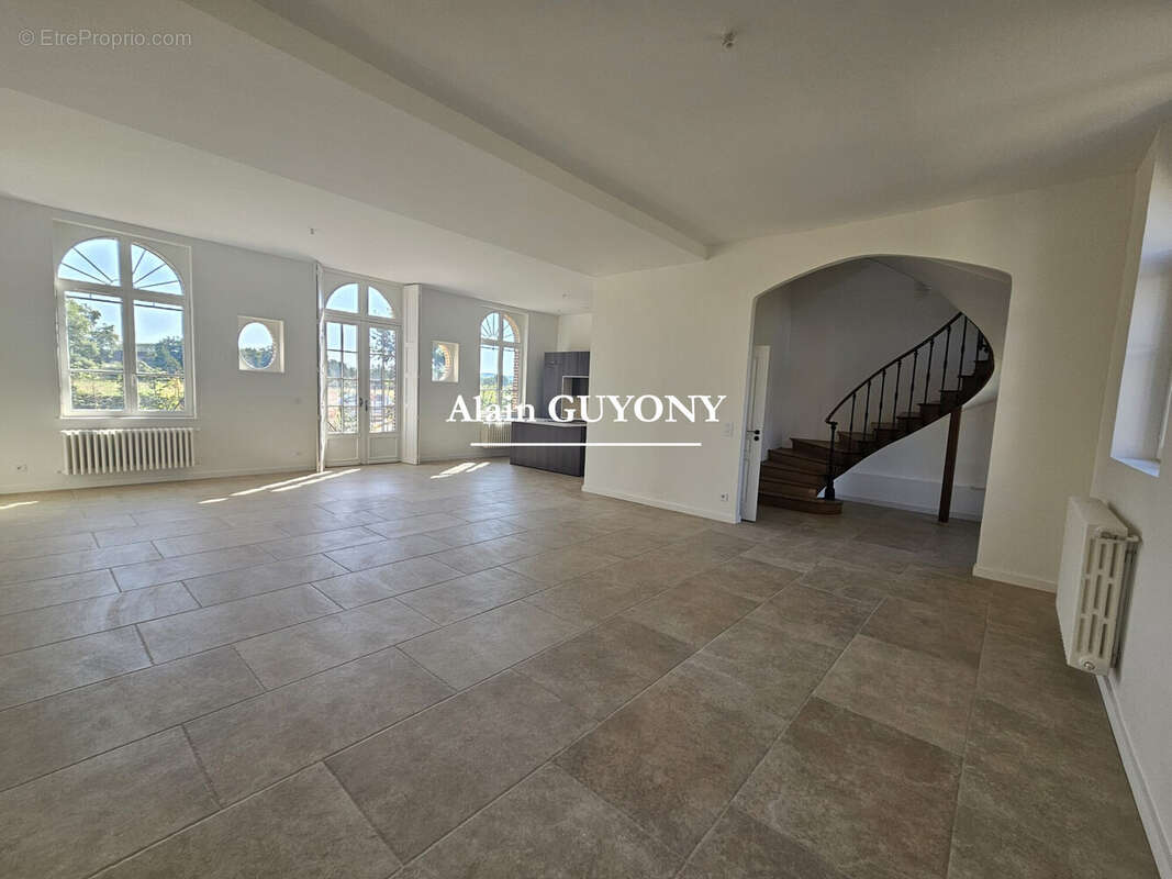 Maison 6 pièces 179 m² à vendre à Pont-L'eveque (14130) - photo 2
