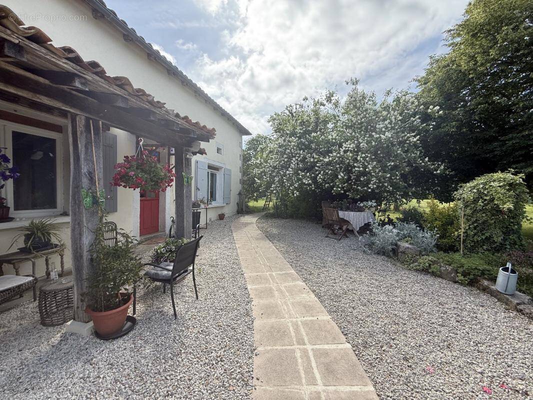 Maison à COMBIERS