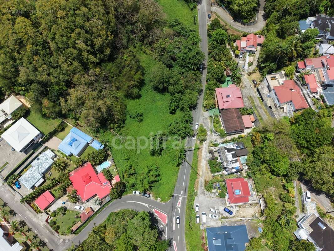 Terrain à vendre de 2 000,00 m² LES ABYMES (971) - photo 2