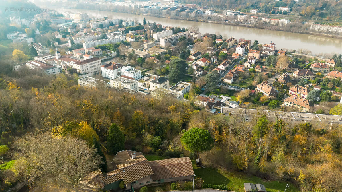Maison à CALUIRE-ET-CUIRE
