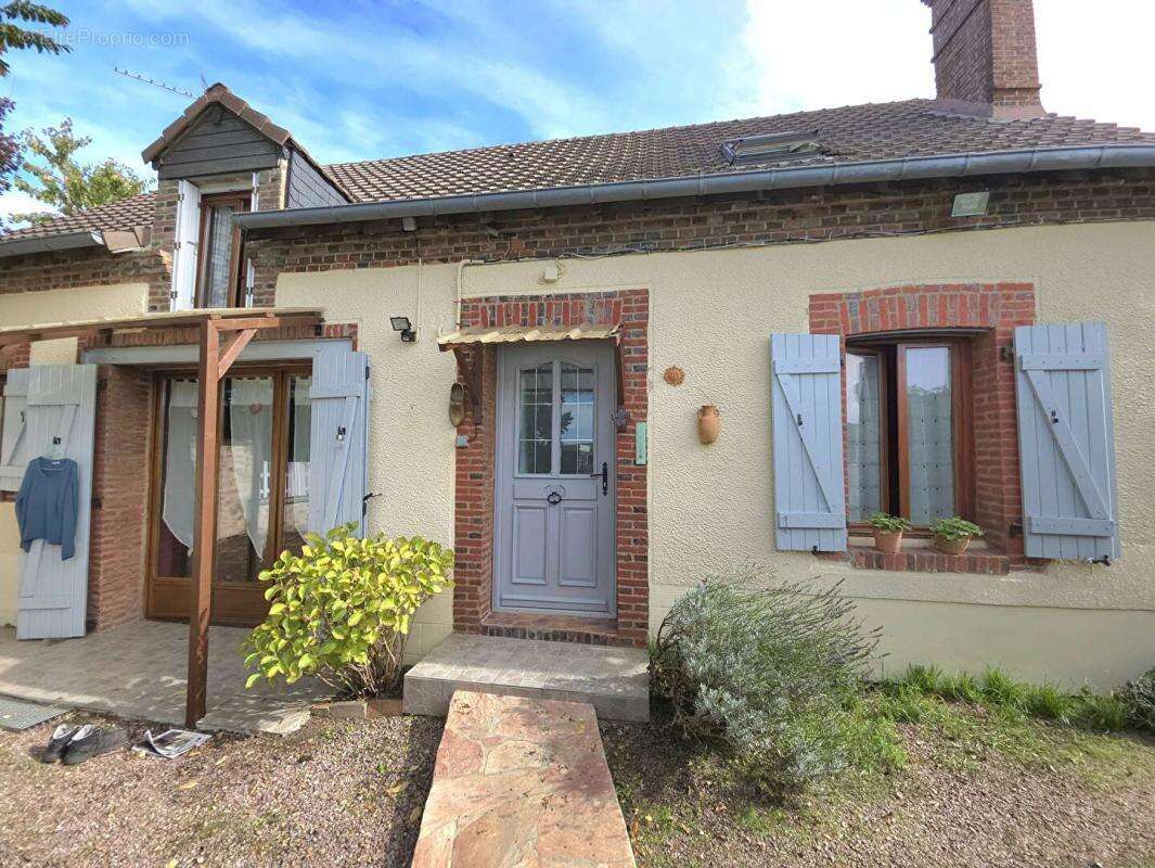 Maison à SAINT-MARTIN-DES-PEZERITS