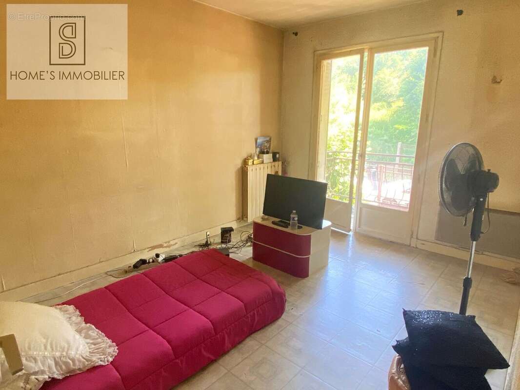 Appartement à VAUJOURS