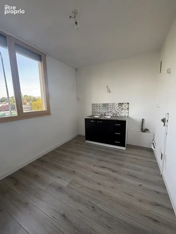CHATILLON -SUR-SEINE : Résidence LES MERISIERS :  Appartement de 60m2 rénové au 1er étage avec garage . - photo 2
