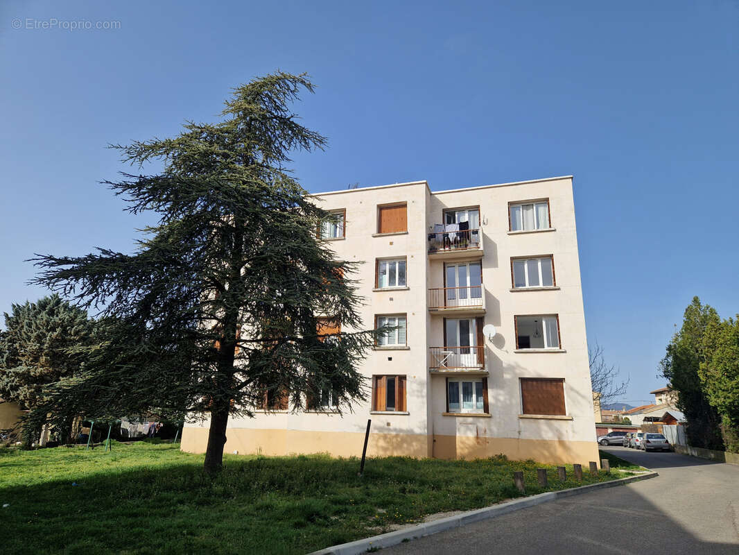 Appartement à VALREAS