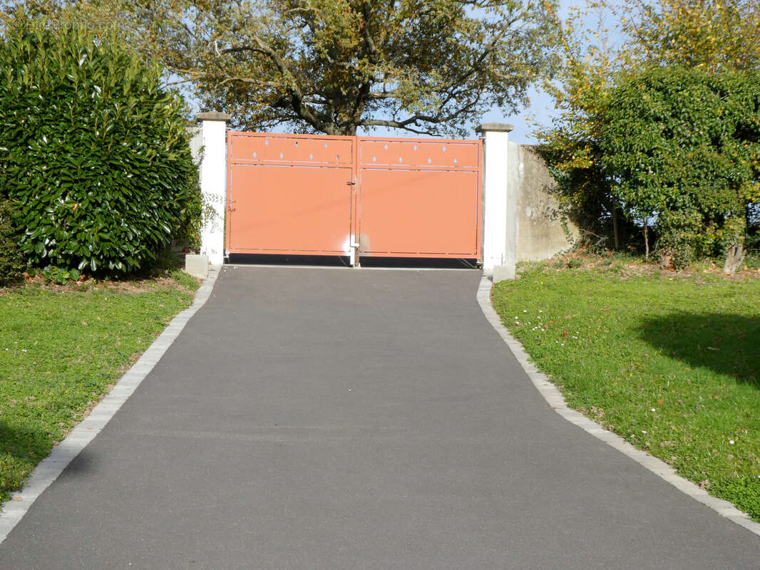 Maison à SAINT-LAURENT-DE-CHAMOUSSET