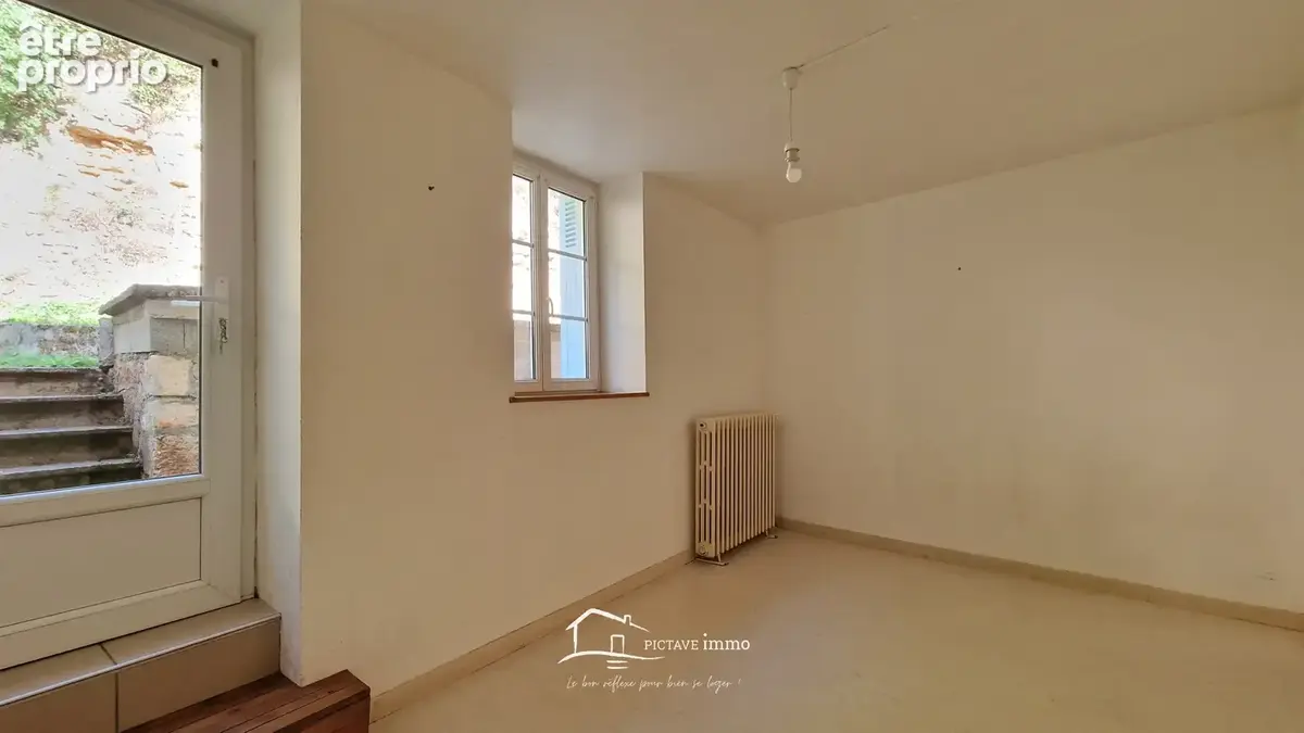 Maison de bourg spacieuse avec dépendances   Lusignan centre - photo 8