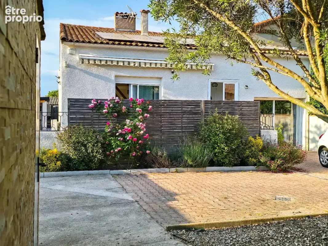 Une maison où il fait bon vivre, avec de beaux espaces intérieurs et extérieurs. - photo 10
