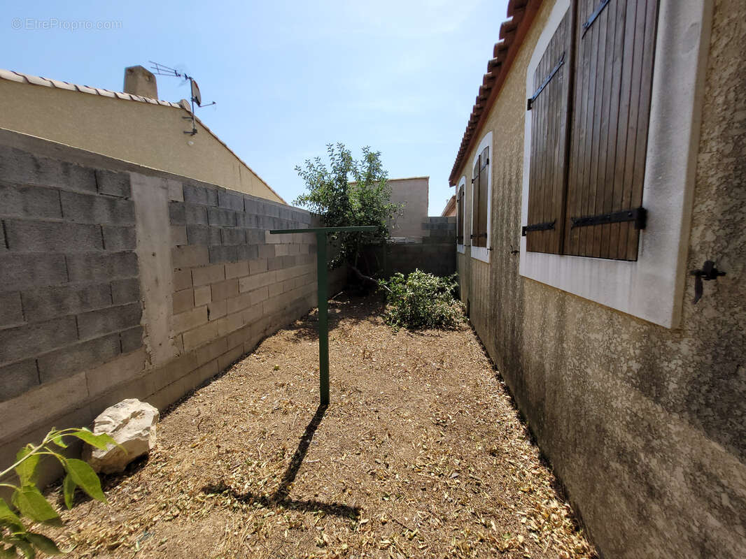 Salles d'Aude Villa de plain-pied SH 88 M2 type IV + garage et piscine sur terrain clos de 311 m2, expo sud. - photo 15