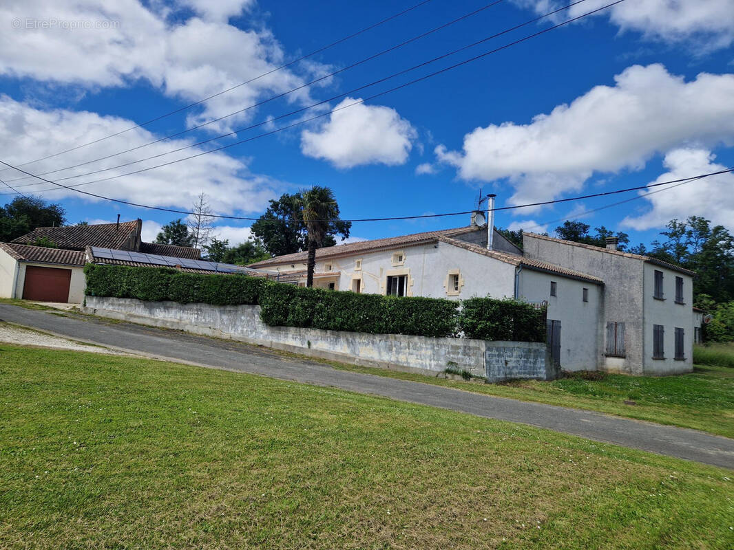 Maison à SAINT-GEORGES-DES-AGOUTS