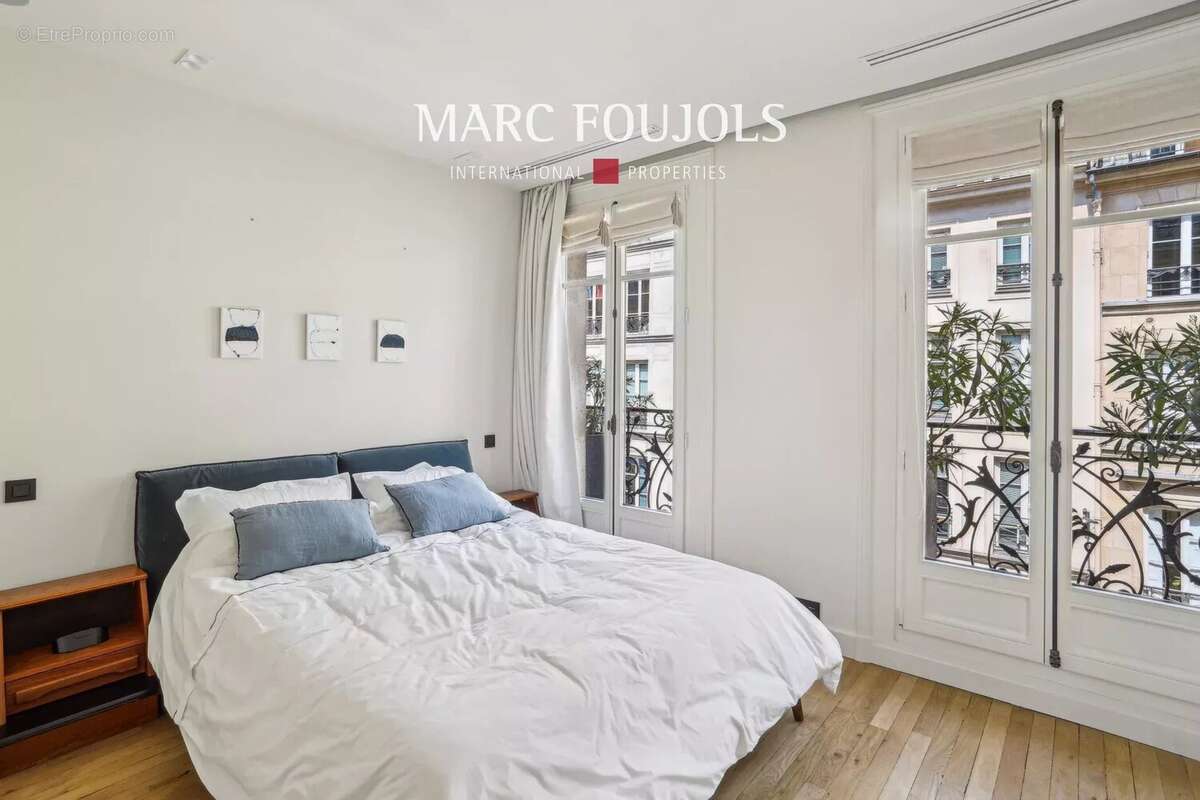 Appartement à PARIS-2E