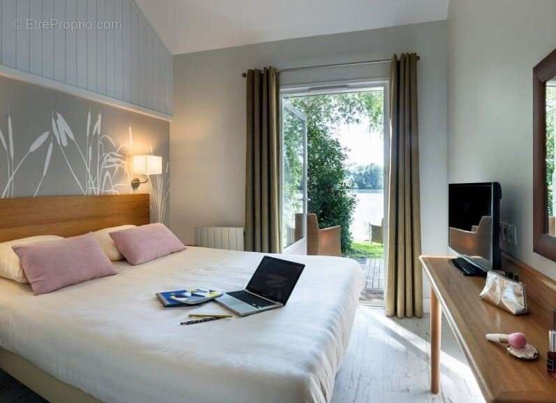 INVESTISSEMENT LOCATIF  CHAMOUILLE  Résidence de tourisme Center Parcs Le Lac d'Ailette - 6% de rentabilité - photo 4